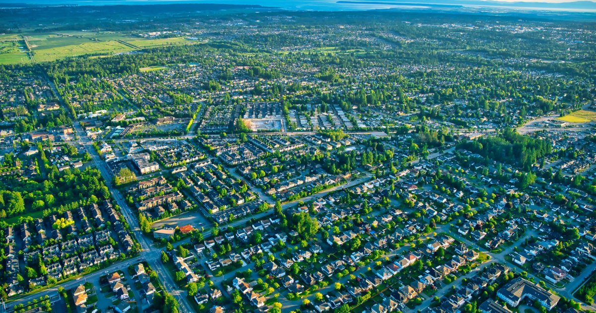 Fleetwood vs Cloverdale: Comparing Surrey's Best Family Neighbourhoods